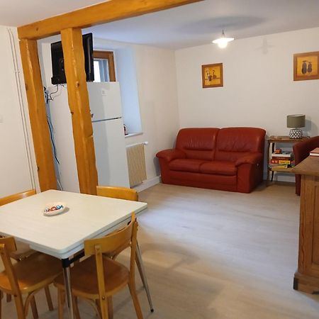 Charmant Petit Appartement Avec Bel Exterieur. Saint-Amarin Camera foto